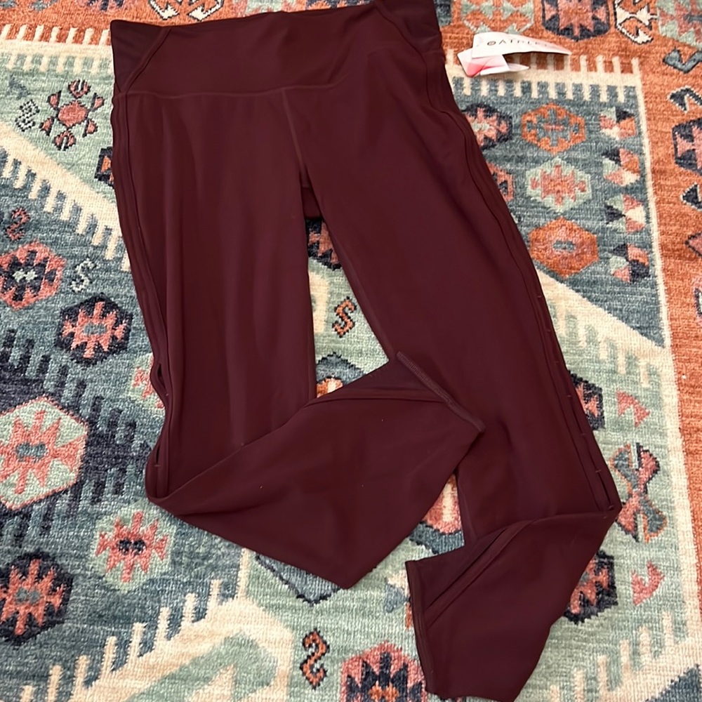 Athleta high rise peekaboo 7/8 tight L NWT